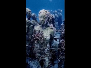 Музей на дне океана

На ваших экранах продемонстрированы некоторые скульптуры уникального музея на планете, главная особенность