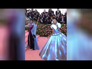 Уже скоро - 6 мая состоится вечер открытия Met Gala! Давайте по этому поводу вспомним наряды Зендайи