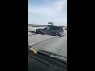 В районе Ялуторовска у BMW X7 лопнуло  колесо и ситуация чудом обошлась без жертв