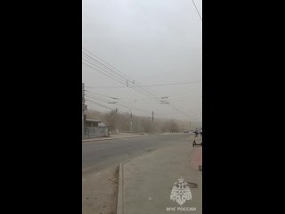 ️ ️ ️ ️В Иркутске ветер - силой 20 м/с, в районе аэропорта порывы достигают 25 м/с. Пыльная буря
