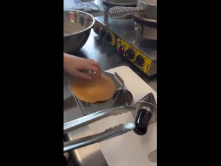 Удивительно протая технология создания вафельного рожка для мороженного! Об этом спрашивали в Домодедово