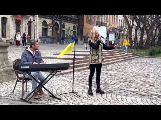 Ірина Федишин та вген Хмара  -концерт на Площі Ринок   STOP RUSSIAN AGGRESSION