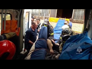 Спасатели помогли госпитализировать москвича весом в 300 кг