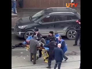 В центре Уфы мужчина ранил себя и напал с ножом на полицейских