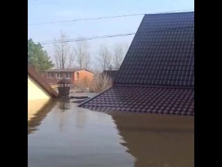 Катастрофическое наводнение в Оренбурге из-за половодья на реках Урал и Сакмара.