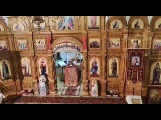 Ночью в храмах Донецка прошли пасхальные богослужения, после которых священники освятили куличи, яйца и другую снедь