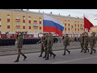 В Красноярске сегодня вечером идет репетиция торжественного шествия ко Дню Победы