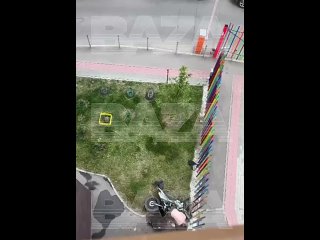 «Давай, последний шанс! Дав-а-а-ай!»: в подмосковном Одинцово не очень трезвый мужчина птался угнать мотоцикл с помощью... (видео)