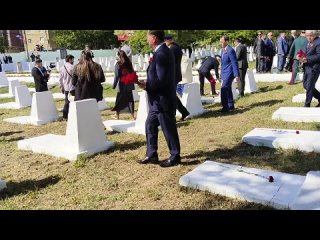 Участники мероприятия также посетили воинское кладбище, где похоронены солдаты Красной Армии, умершие в госпиталях Махачкалы, и