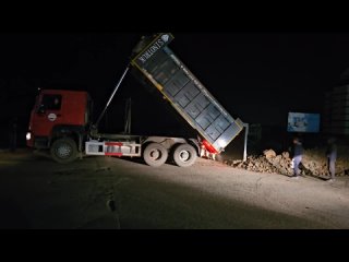 В Оренбурге жители многоэтажных домов сооружают заграждения для воды на своих территориях