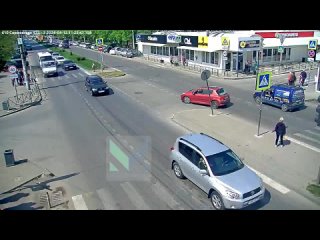 В Краснодаре на улице Сормовской светофор рухнул на женщину. Пострадавшей по поручению главы города будет оказана помощь и подде