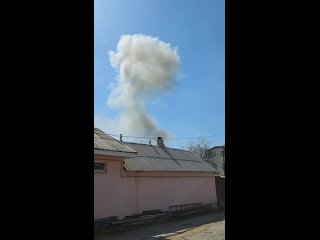 Слышали два прилета в Луганске. По всей вероятности, ракета. В район городского автовокзала. – сообщает Родион Мирошник