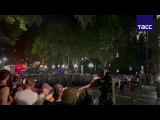 The situation in Tbilisi, where several thousand people rallied against the bill on foreign agents. Soon the protest escalate