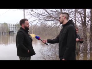 Жители Оренбурга пытаются противостоять водной стихии