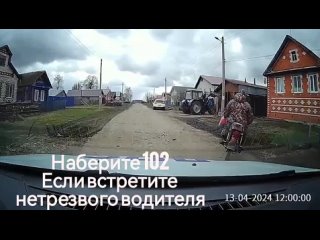 Задержание нетрезвого мотоциклиста на селе.mp4