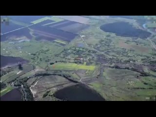 Le moment de l'arrive de trois missiles balistiques  grappes MGM-140A ATACMS Block 1 prs du village de Rogovo en LPR, publi