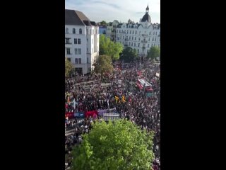 Des milliers de personnes ont dfil  Berlin pour soutenir les Palestiniens.