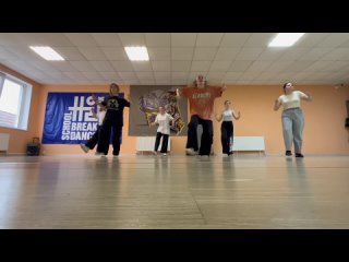 Видео от Танцы в Судаке для взрослых и детей