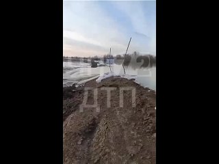 Дамба не выдержала напора воды около села Бокова в Абатском районе. (ЧП 72 ДТП)