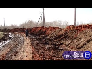 Жители ЖК ««Перовский»  в Ивановке возводят дамбу