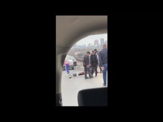 На Октябрьском мосту мотоциклист столкнулся с автомобилем