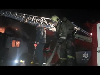 Пожар в частном доме по переулку Заречному ликвидируют хабаровские огнеборцы МЧС России