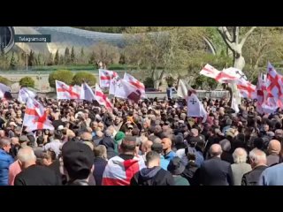 Thousands of Georgians, who are in favour of improving relations with Russia, gathered in front of the main office of the Georgi