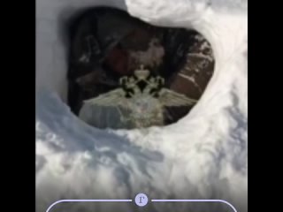 Мужчина оказался в снежном плену