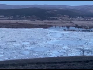 Ледовый затор на Селенге в Улан-Удэ