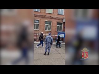 В Красноярске в ходе полицейского рейда задержаны 135 мигрантов

Задержания проводились на территории рынка в Ленинском районе.