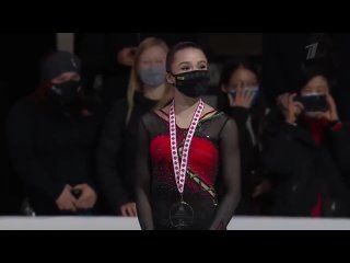 Камила Валиева. Церемония награждения  Гран-при “Skate Canada“ (Первый канал)