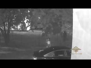 В Москве мамаша ночью бросила коляску с 2-летним ребенком и сбежала: пьяная, она в одиночестве бродила по городу, а... (видео)