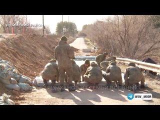 Курсанты ТВВИКУ помогают в борьбе с паводком