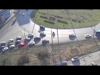 Столкновение двух легковых автомобилей попало на камеру в Новокузнецке
