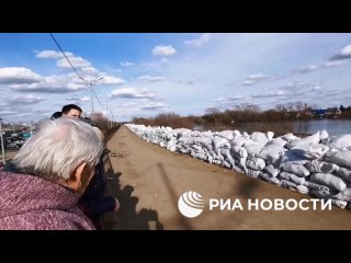 Набережную Тобола в центре Кургана оградили для посещения, на месте дежурят полицейские