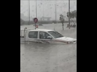 Главное о дождях в ОАЭ к этому часуВ ОАЭ выпало самое большое количество осадков за 75 лет.