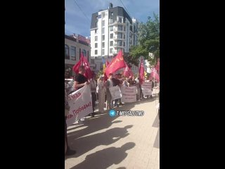 Возле посольства ЕС в Кишиневе проходит акция протеста в защиту 9 Мая