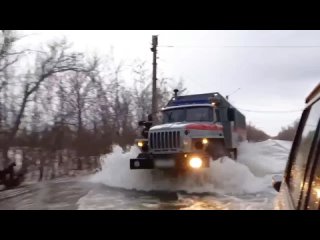 С начала паводка оренбургские росгвардейцы спасли из зон затопления около 40 человек