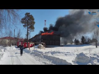 В Ноябрьске произошел пожар в деревянном доме