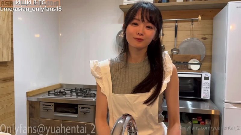 Yua hentai развлекается на кухне