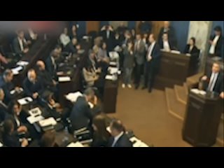 Se produjo una seria pelea en el parlamento georgiano durante el examen de la ley sobre agentes extranjeros