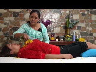 Masaje Asmr de pies reflexologa de Doa Esperanza con susurros, cosquilleo y so