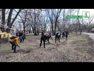 В Барнауле прошел третий “чистый четверг“ в рамках месячника санитарной очистки и благоустройства