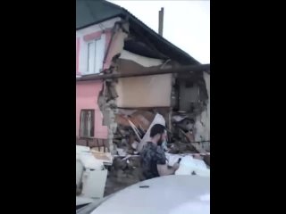 В Буйнакске строители случайно снесли стену дома, где в этот момент была трехлетняя девочка