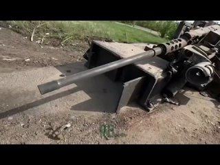 Трофейный американский танк M1A1SA Abrams, который бойцы ВС РФ вытащили в тыл из Авдеевки, более крупным планом. Видео @btr80