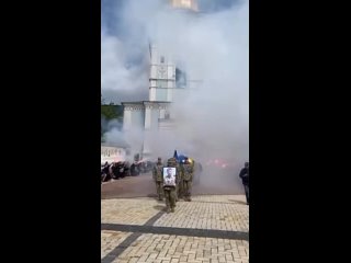 Откровенно сатанинский обряд похорон убитого террориста, который устроили перед колокольней Софийского собора в Киеве