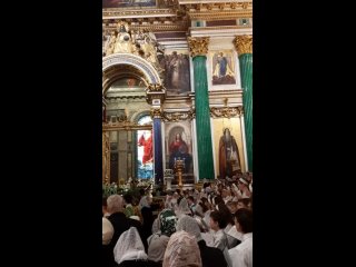 Божественная литургия в Исаакиевском соборе.Богослужение возглавилмитрополит Санкт-Петербургский и Ладожский Варсонофий.