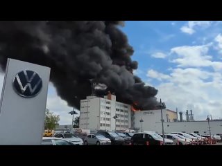 Уже третий день в Берлине не могут потушить пожар на заводе Diehl