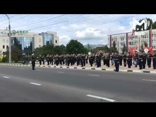 Парад в честь 79-й годовщины Победы в Новороссийске закончился. По площади прошли 2 тысяч военных, в колоннах  легендарные танк