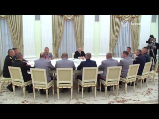Владимир Путин встретился с командирами подразделений, участвующих в СВОВстреча состоялась 7 мая по окончании церемонии вступл
